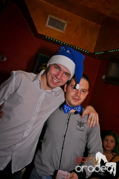 Petrecerea continuă în Downtown şi sâmbătă, 