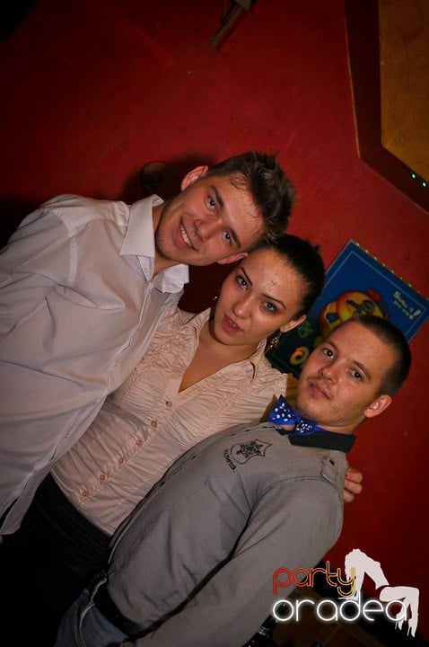 Petrecerea continuă în Downtown şi sâmbătă, 