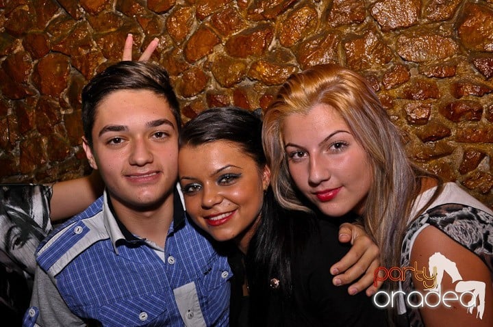 Petrecerea continuă în Downtown şi sâmbătă, 