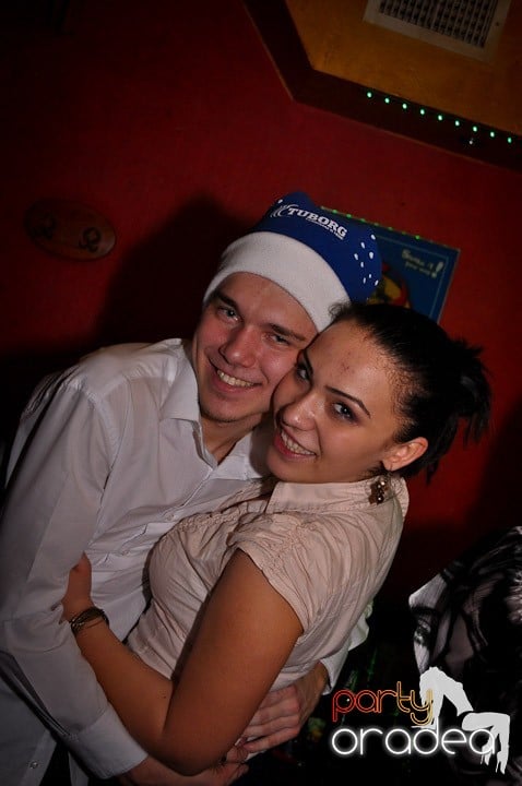 Petrecerea continuă în Downtown şi sâmbătă, 