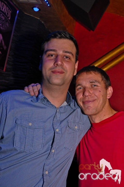 Petrecerea continuă în Downtown şi sâmbătă, 