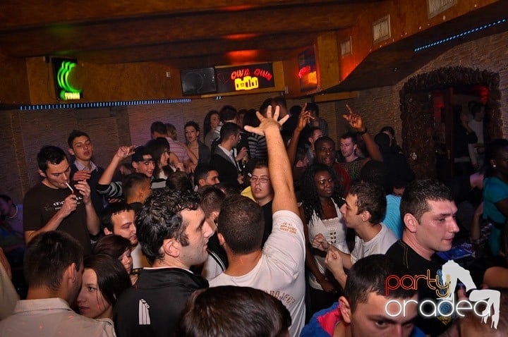 Petrecerea continuă în Downtown şi sâmbătă, 