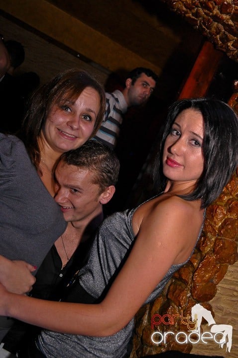 Petrecerea continuă în Downtown şi sâmbătă, 