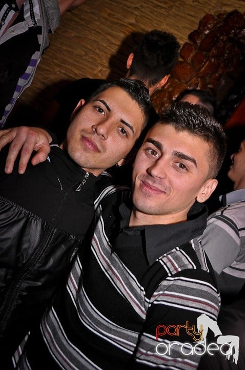 Petrecerea continuă în Downtown şi sâmbătă, 