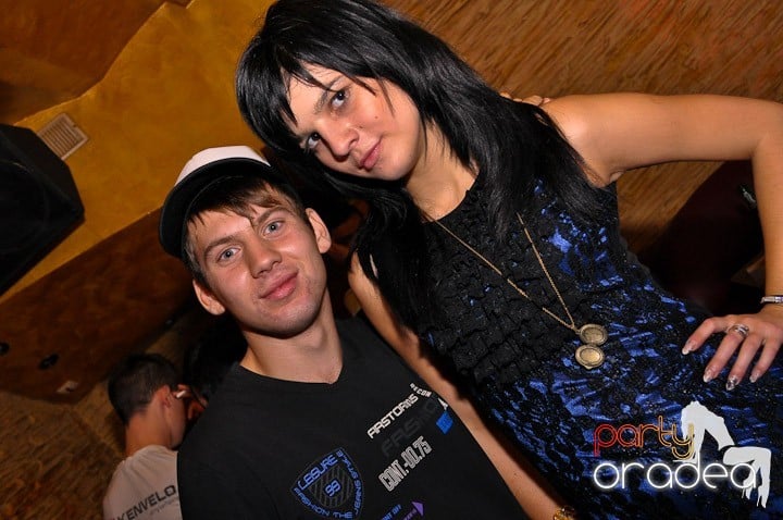 Petrecerea continuă în Downtown şi sâmbătă, 