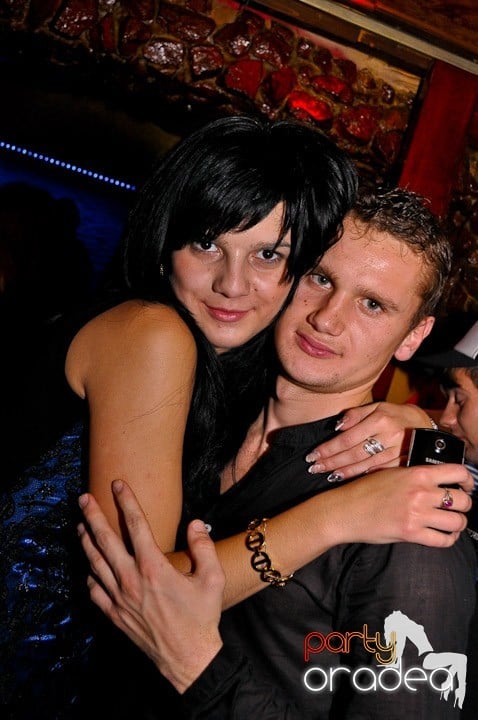 Petrecerea continuă în Downtown şi sâmbătă, 