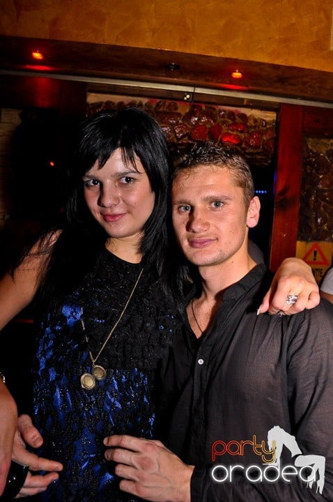 Petrecerea continuă în Downtown şi sâmbătă, 