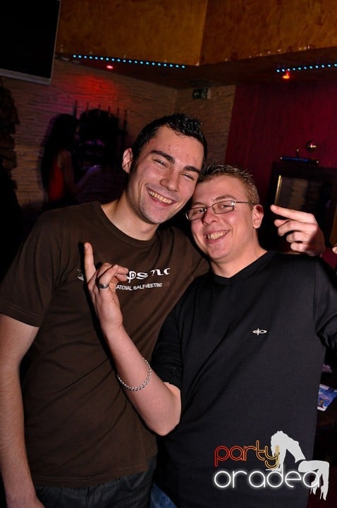 Petrecerea continuă în Downtown şi sâmbătă, 