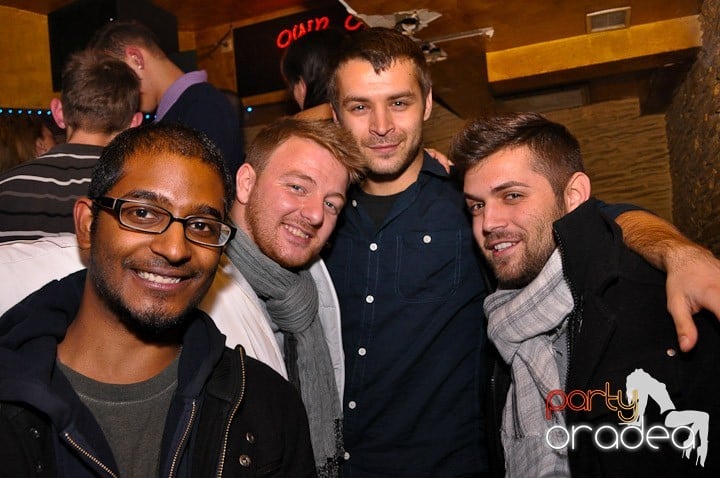 Petrecerea continuă în Downtown şi sâmbătă, 