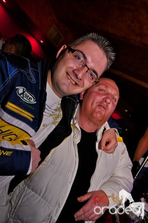 Petrecerea continuă în Downtown şi sâmbătă, 