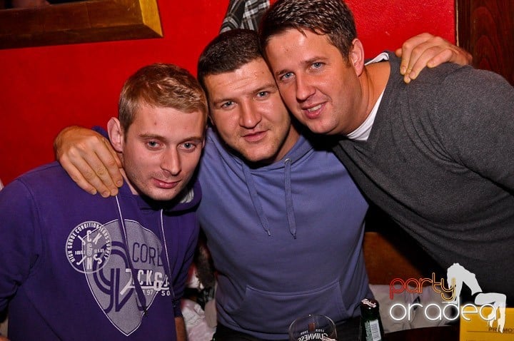 Petrecerea continuă în Downtown şi sâmbătă, 