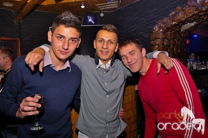 Petrecerea continuă în Downtown şi sâmbătă, 