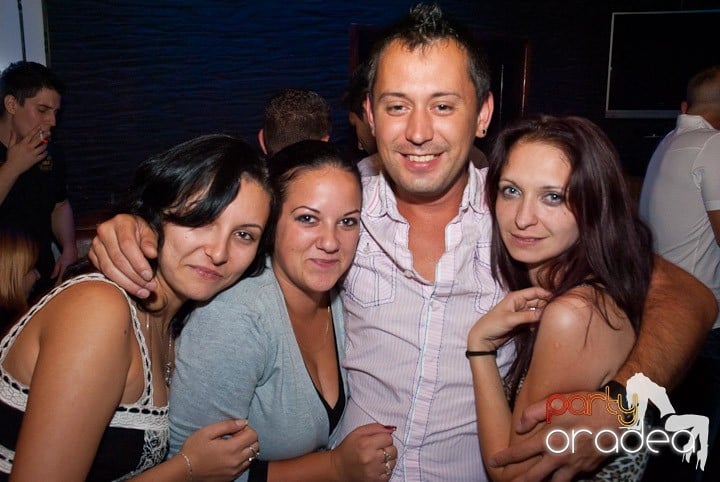 Petrecerea continuă în Downtown, 