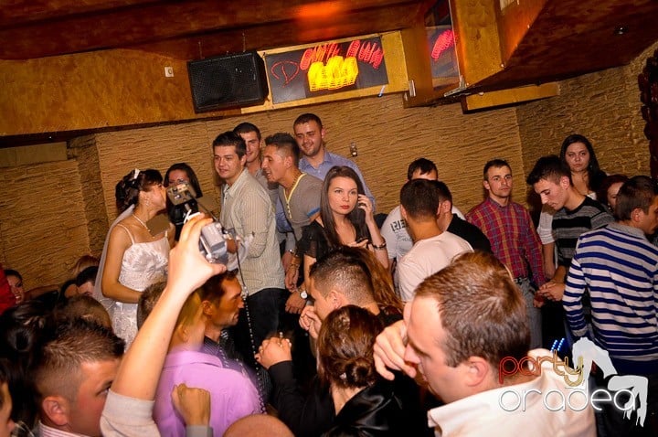 Petrecerea continuă în Downtown, 