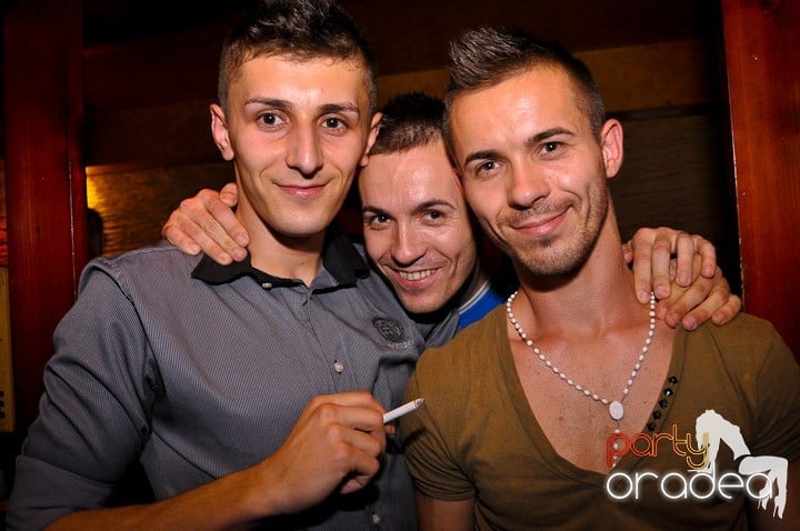 Petrecerea continuă în Downtown, 