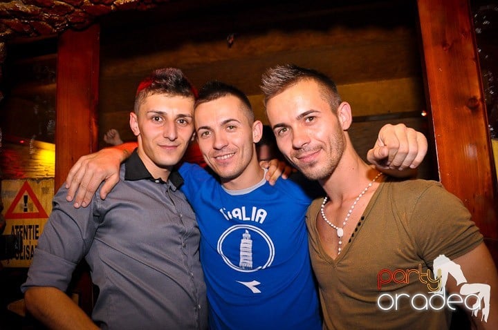 Petrecerea continuă în Downtown, 