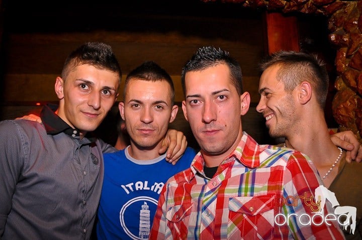 Petrecerea continuă în Downtown, 