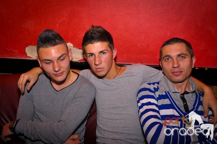 Petrecerea continuă în Downtown, 