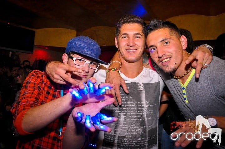 Petrecerea continuă în Downtown, 