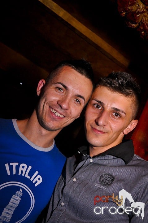 Petrecerea continuă în Downtown, 