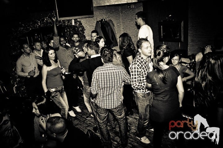 Petrecerea continuă în Downtown, 