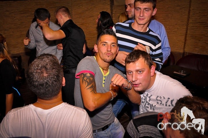 Petrecerea continuă în Downtown, 