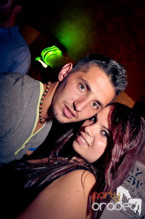 Petrecerea continuă în Downtown, 