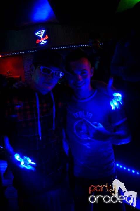 Petrecerea continuă în Downtown, 