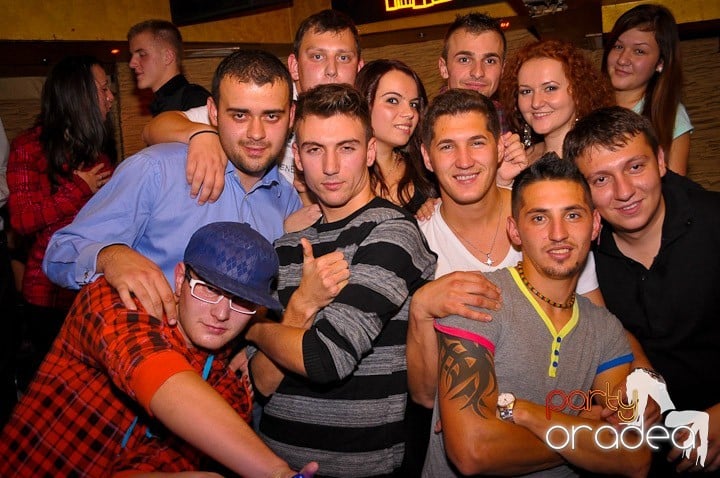 Petrecerea continuă în Downtown, 