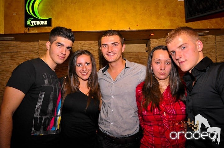 Petrecerea continuă în Downtown, 