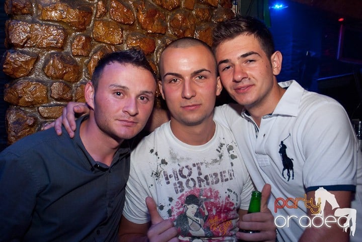 Petrecerea continuă în Downtown, 