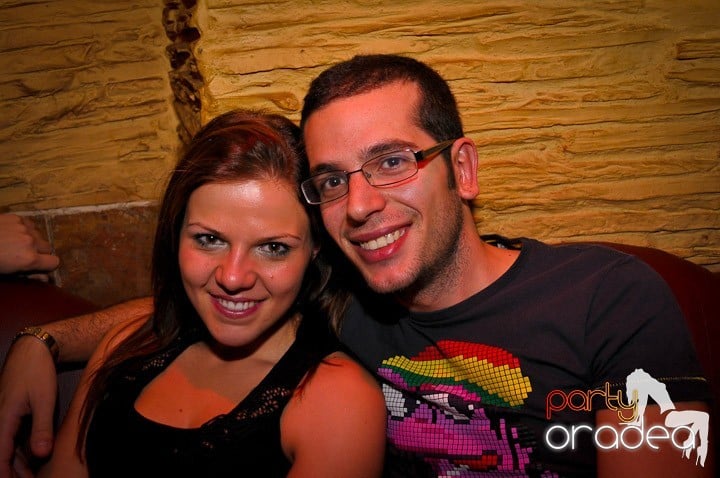 Petrecerea continuă în Downtown, 