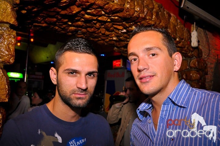 Petrecerea continuă în Downtown, 