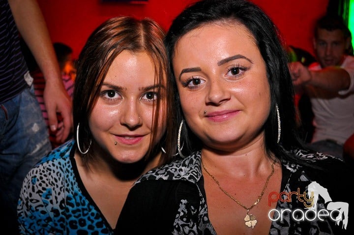 Petrecerea continuă în Downtown, 