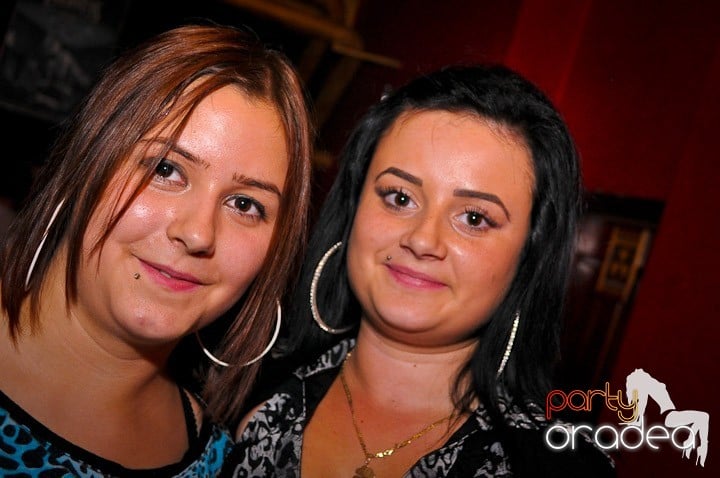 Petrecerea continuă în Downtown, 