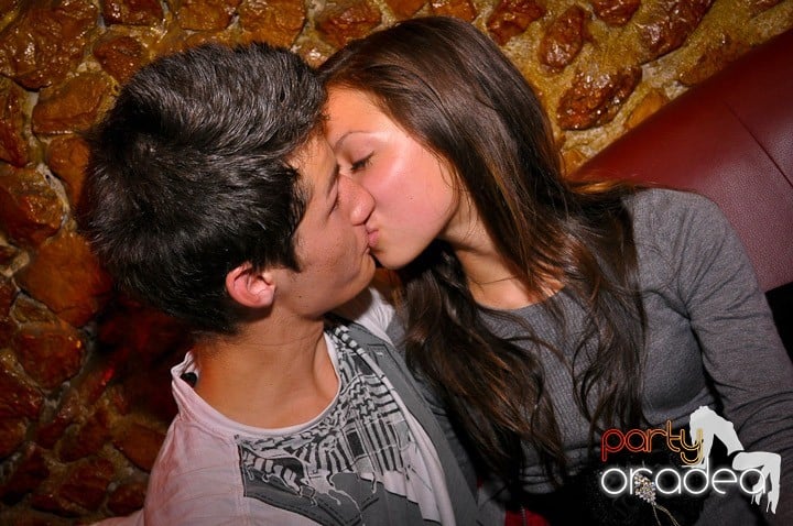 Petrecerea continuă în Downtown, 