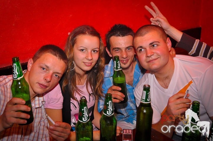 Petrecerea continuă în Downtown, 