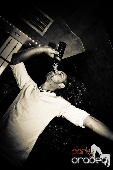 Petrecerea continuă în Downtown, 