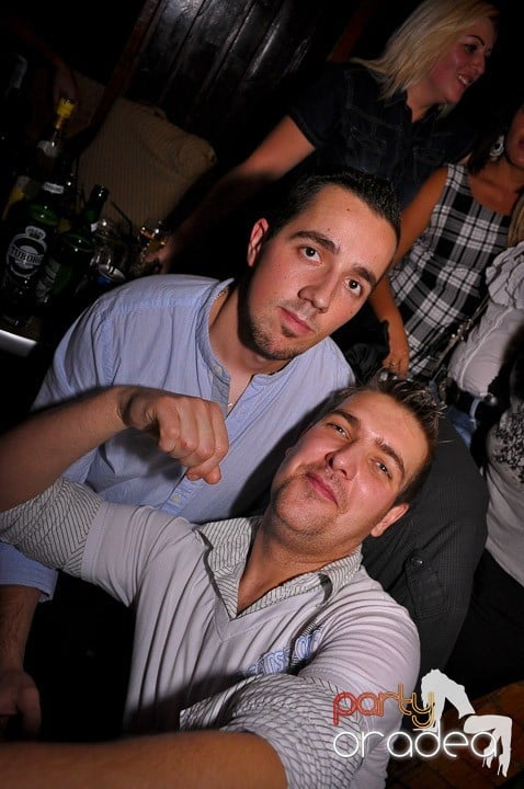 Petrecerea continuă în Downtown, 