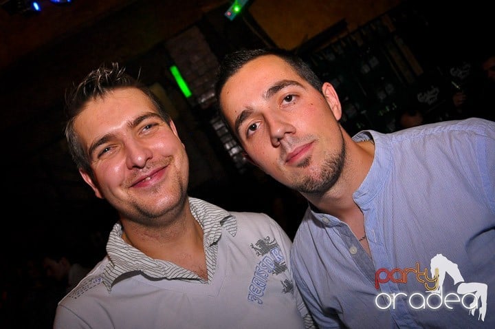 Petrecerea continuă în Downtown, 