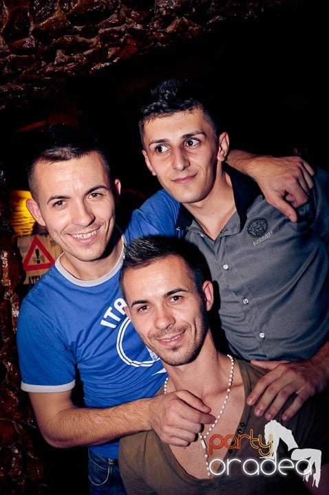 Petrecerea continuă în Downtown, 