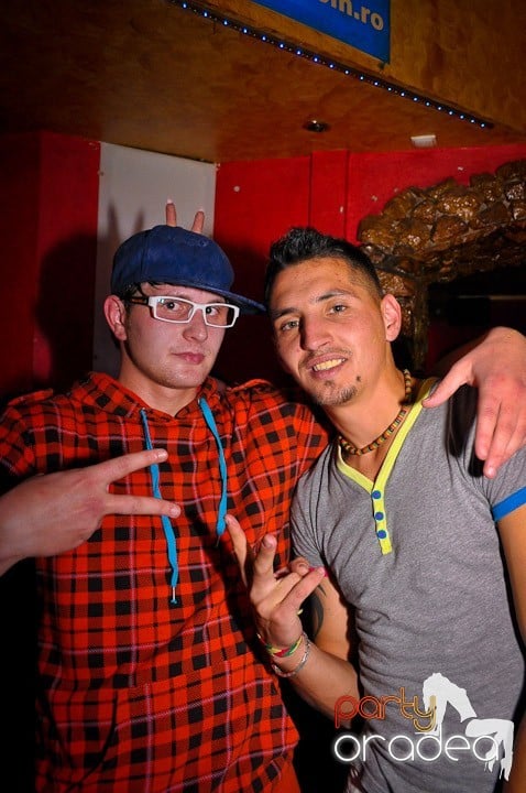 Petrecerea continuă în Downtown, 