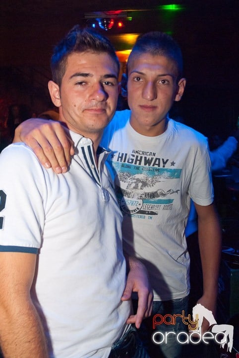 Petrecerea continuă în Downtown, 