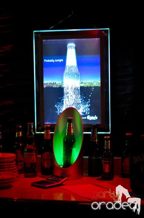 Petrecerea continuă în Downtown, 