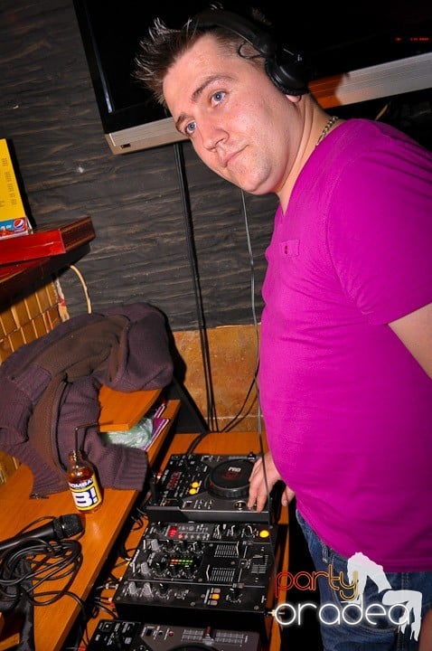 Petrecerea continuă în Downtown, 