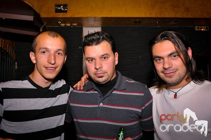 Petrecerea continuă în Downtown, 