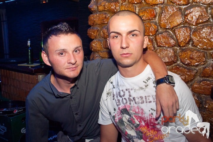 Petrecerea continuă în Downtown, 