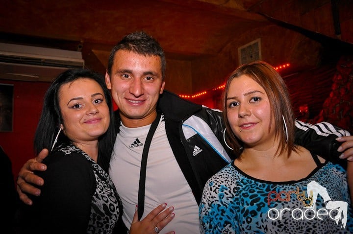 Petrecerea continuă în Downtown, 