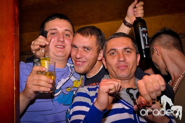 Petrecerea continuă în Downtown, 