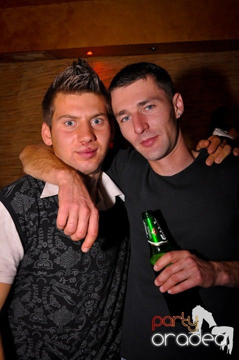 Petrecerea continuă în Downtown, 